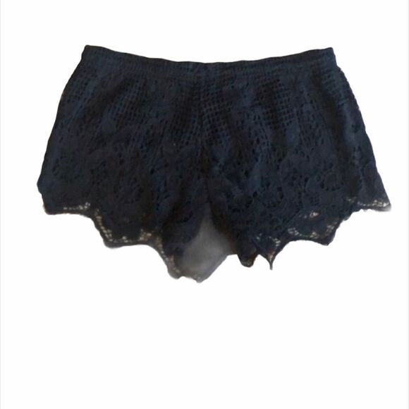 ✨ Women's Black Crocheted Tassel Shorts✨ - Picture 4 of 5